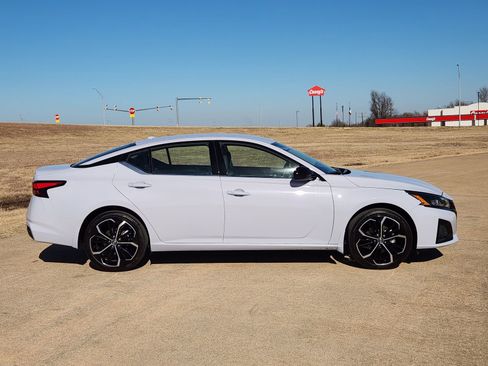 Used 2025 Nissan Altima 2.5 SR image 7