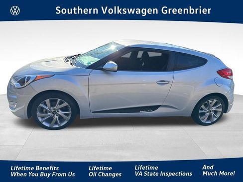 Used 2017 Hyundai Veloster Base image 1