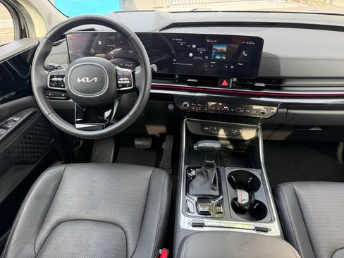 Used 2025 Kia Carnival SX Prestige FWD image 13