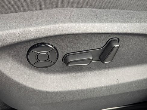 New 2026 Volkswagen Tiguan SE image 27