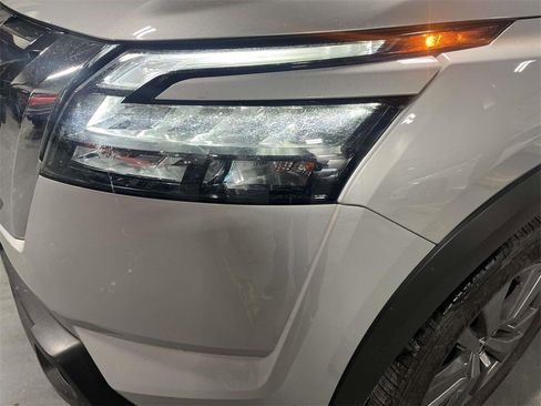 Certified 2025 Nissan Pathfinder SV image 4