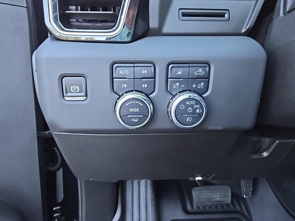 Used 2025 GMC Sierra 3500 Denali AWD/4WD image 23