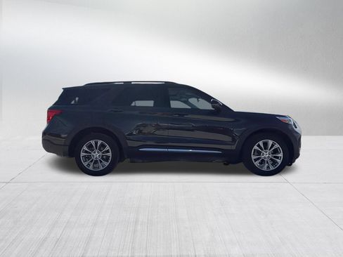 Used 2024 Ford Explorer XLT w/ Equipment Group 202A AWD/4WD image 5