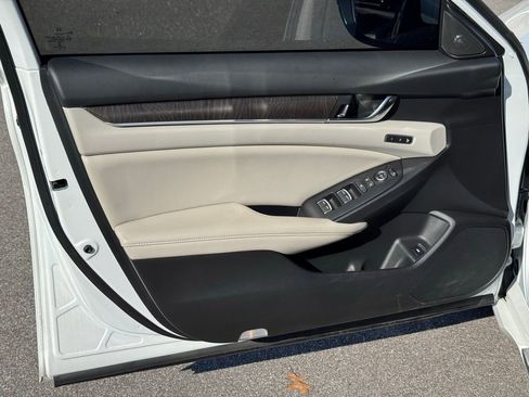 Used 2022 Honda Accord Touring image 27