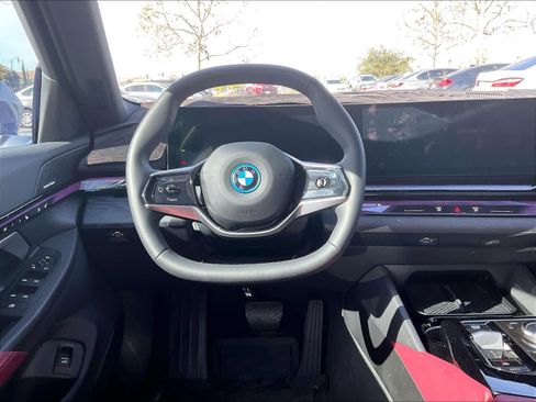 Used 2025 BMW i5 eDrive40 w/ Premium Package AWD/4WD image 8