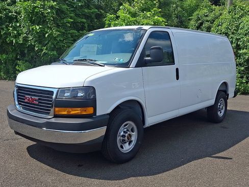 New 2026 GMC Savana 2500 w/ Driver Convenience Package RWD image 2