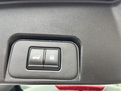 Used 2025 Nissan Rogue SV AWD/4WD image 54