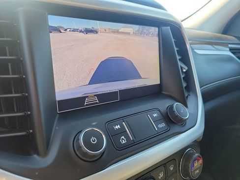 Used 2023 GMC Acadia SLE w/ Driver Convenience Package FWD image 23