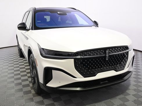 New 2026 Lincoln Nautilus Reserve w/ Jet Appearance Package image 9