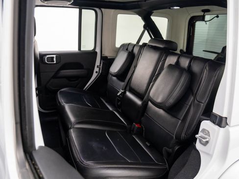 Used 2022 Jeep Wrangler Unlimited Sahara w/ Cold Weather Group image 17