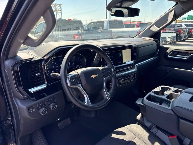 Used 2024 Chevrolet Silverado 1500 LT AWD/4WD image 9
