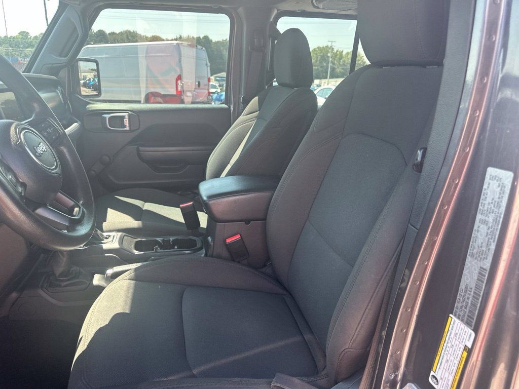 Used 2023 Jeep Gladiator Sport AWD/4WD image 8