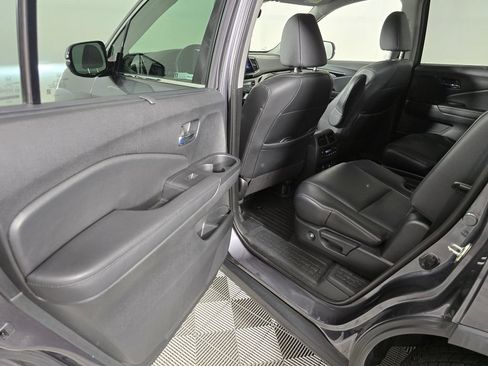Used 2019 Honda Pilot Touring image 17