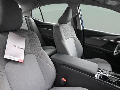 Used 2025 Toyota Camry LE w/ Convenience Package FWD image 32
