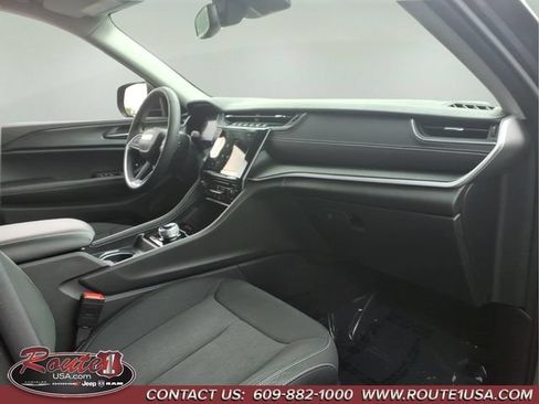 Used 2024 Jeep Grand Cherokee Laredo X AWD/4WD image 13