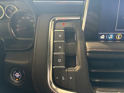 Used 2021 Chevrolet Suburban RST w/ Luxury Package image 16