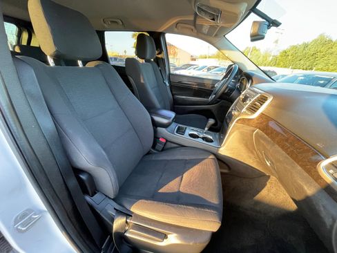 Used 2013 Jeep Grand Cherokee Laredo w/ Laredo E Group image 24