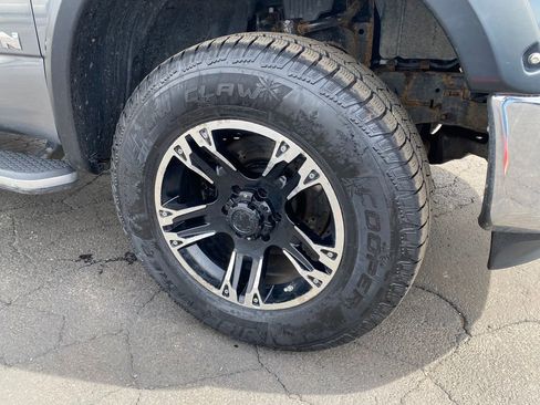 Used 2017 Nissan Titan SV AWD/4WD image 31