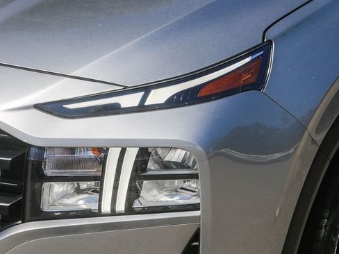 Used 2023 Hyundai Santa Fe SE image 6