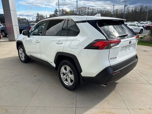 Used 2021 Toyota RAV4 XLE w/ Convenience Package AWD/4WD image 5