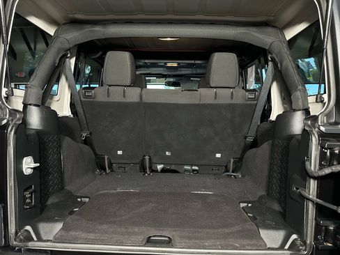 Used 2017 Jeep Wrangler Unlimited Rubicon w/ Connectivity Group image 26