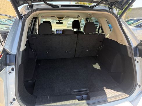 Used 2025 Nissan Rogue SV FWD image 33