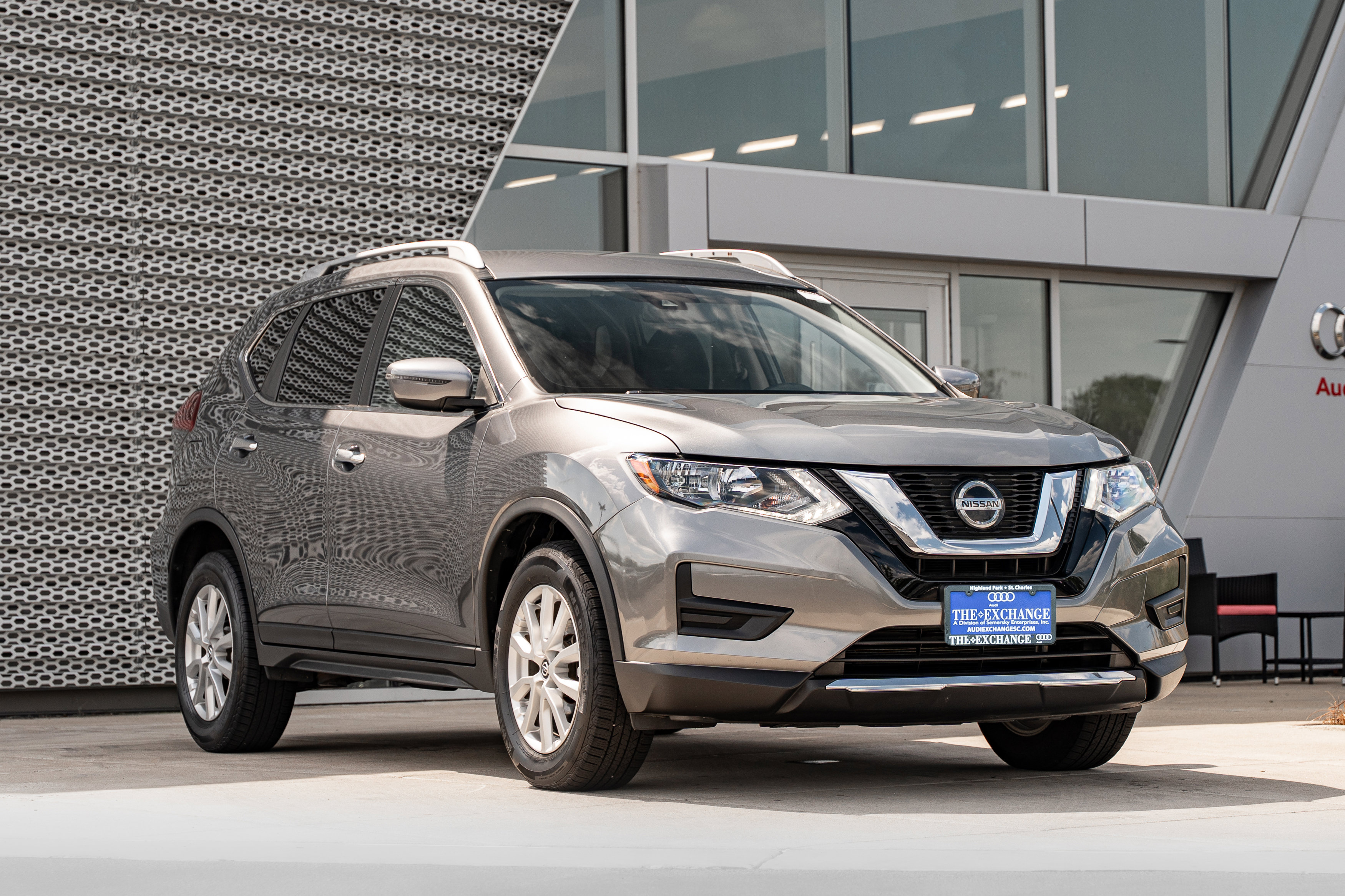 Used 2019 Nissan Rogue SV AWD/4WD image 1