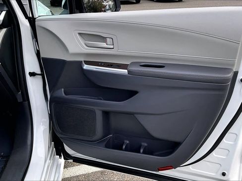 Certified 2023 Toyota Sienna LE image 22