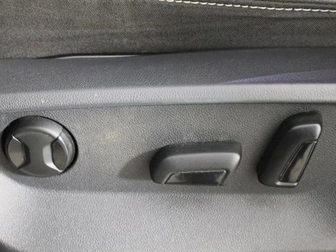 Used 2021 Volkswagen Atlas SE image 23