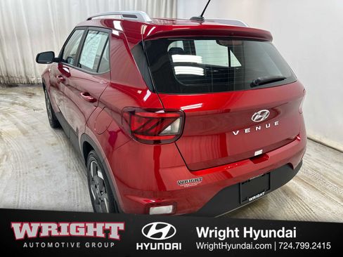 Certified 2025 Hyundai Venue SEL image 4