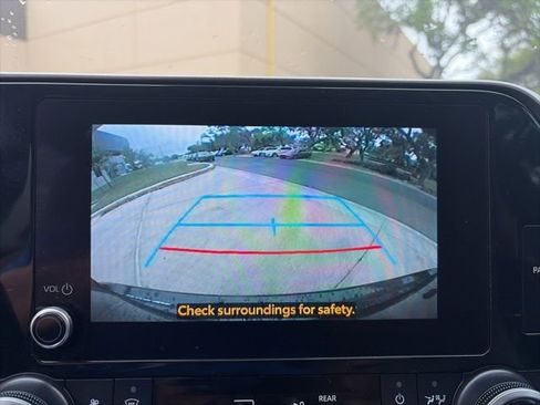 Used 2023 Toyota Highlander LE FWD image 14