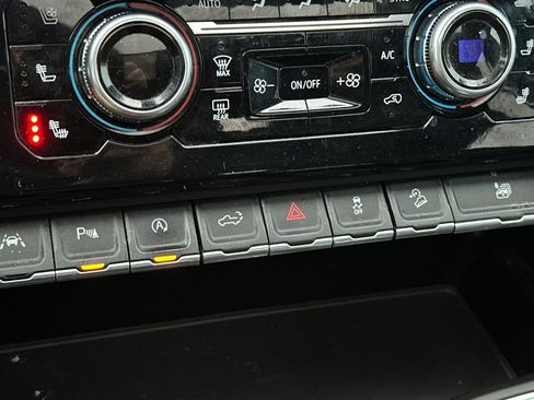 Used 2024 GMC Sierra 1500 Denali w/ Denali Reserve Package image 30