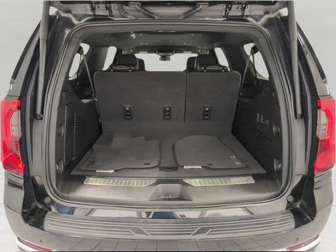 Used 2025 GMC Yukon XL Denali AWD/4WD image 14