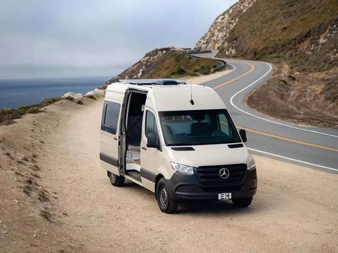 Used 2021 Mercedes-Benz Sprinter 2500 image 8