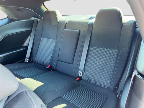 Certified 2015 Dodge Challenger SXT image 22