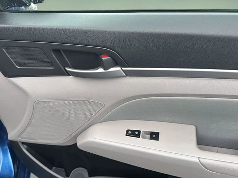 Used 2017 Hyundai Elantra SE image 16