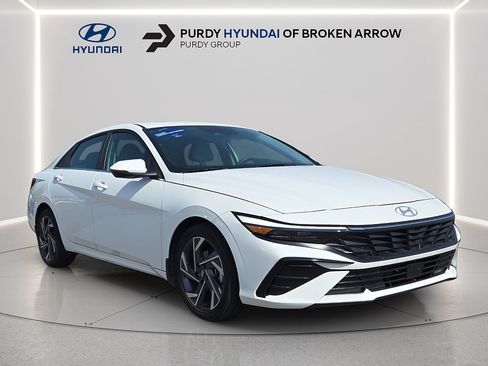 Certified 2025 Hyundai Elantra Limited FWD image 1
