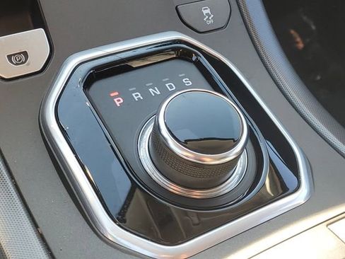 Used 2019 Land Rover Range Rover Evoque SE image 30