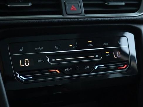 New 2025 Volkswagen Taos SE image 15