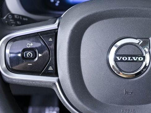 Used 2023 Volvo XC60 B5 Ultimate w/ Climate Package FWD image 12