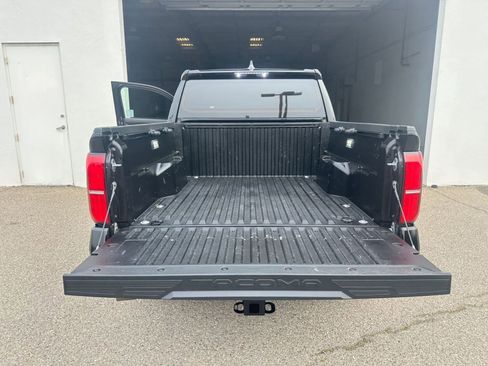 Used 2025 Toyota Tacoma TRD Off-Road image 31