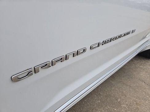 Used 2022 Jeep Grand Cherokee Summit AWD/4WD image 19