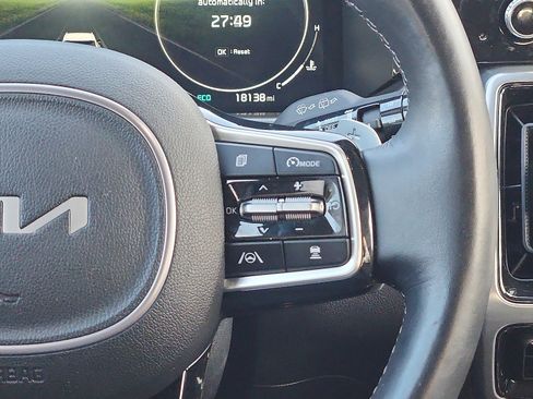 Used 2023 Kia Sorento SX image 16