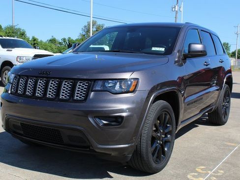 Used 2021 Jeep Grand Cherokee Laredo X image 1