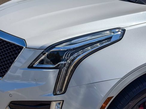 Used 2023 Cadillac XT5 Sportv w/ Technology Package AWD/4WD image 2