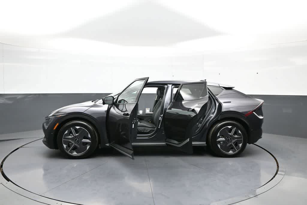 Certified 2025 Kia EV6 Light w/ Light LR Technology Package AWD/4WD image 42