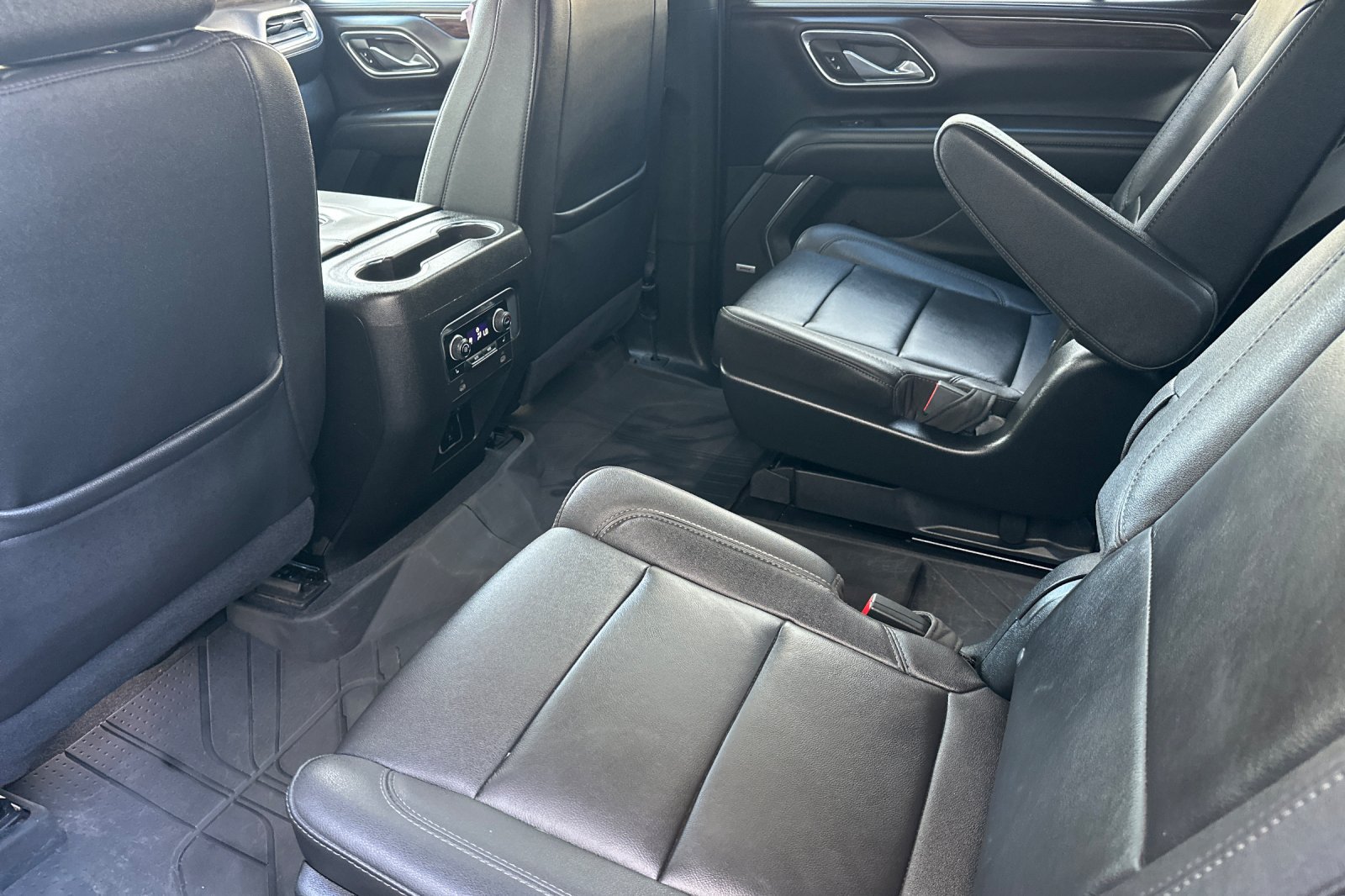 Used 2023 Chevrolet Tahoe Z71 w/ Luxury Package AWD/4WD image 12