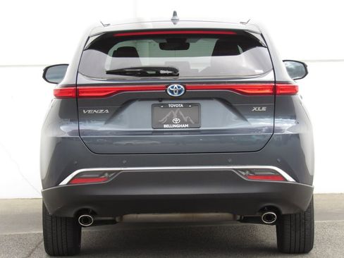 Used 2023 Toyota Venza XLE image 7