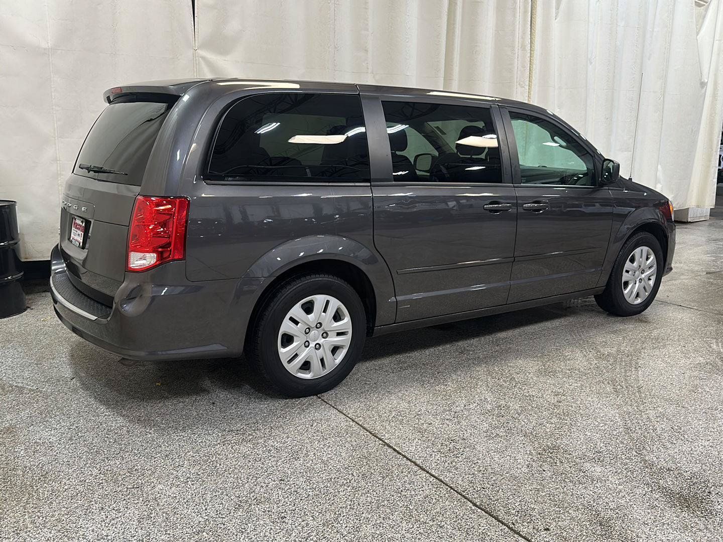 Used 2015 Dodge Grand Caravan SE w/ Quick Order Package 29E SE FWD image 5