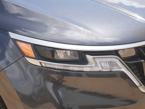 Used 2024 Kia Carnival EX FWD image 10